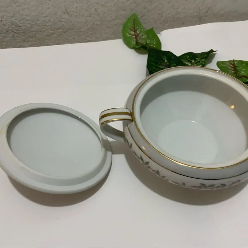 Noritake 5433 Sugar with Lid Red and Gray Flowers Gray Band Japan G5
